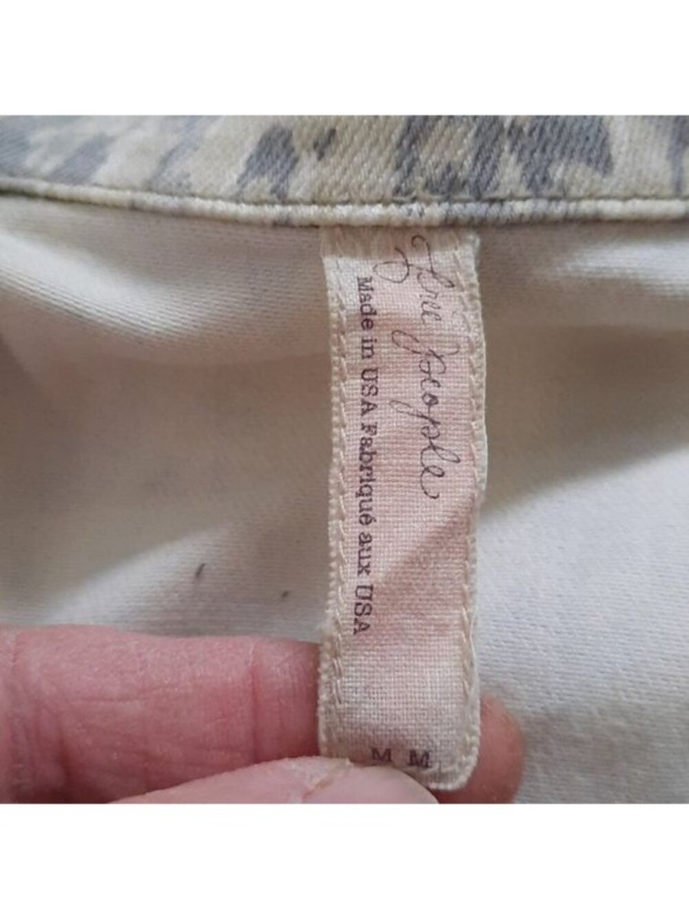 Free People Grey Camo Faded Cropped Camouflage Denim Jean Jacket Made US Size M - Picture 3 of 8